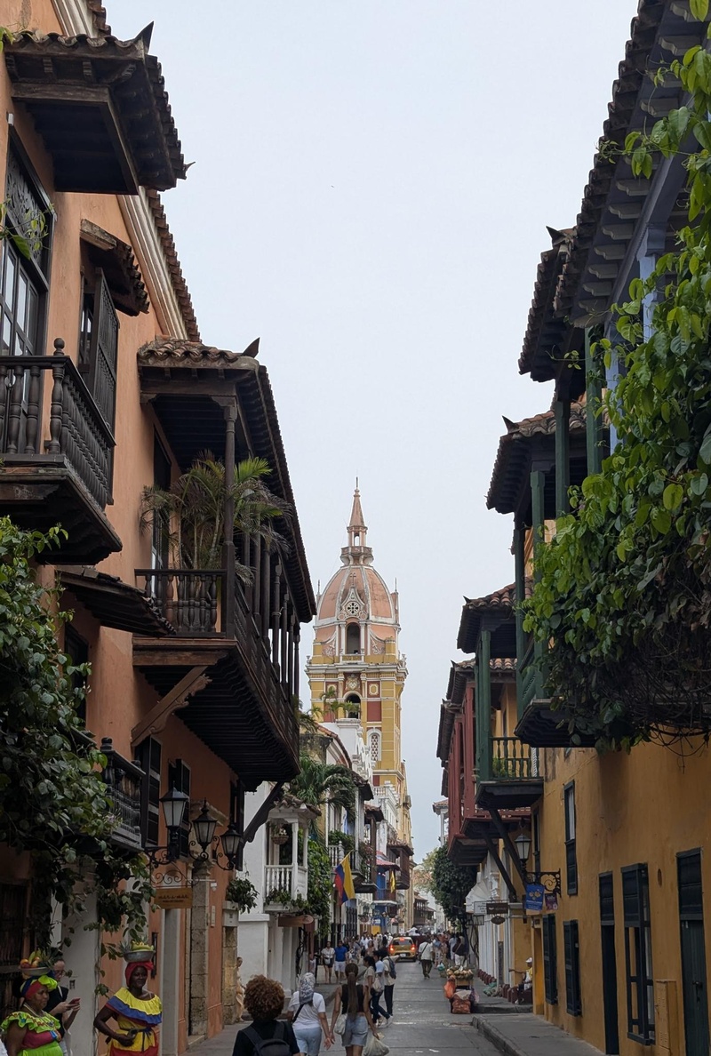 Eine der vielen Gassen in der Kolonialen Altstadt von Cartagena.