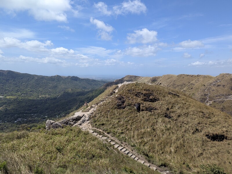 Auf der Indian Nose Kante kann man den Hügeln folgen mit schöner Sicht auf beide Seiten.