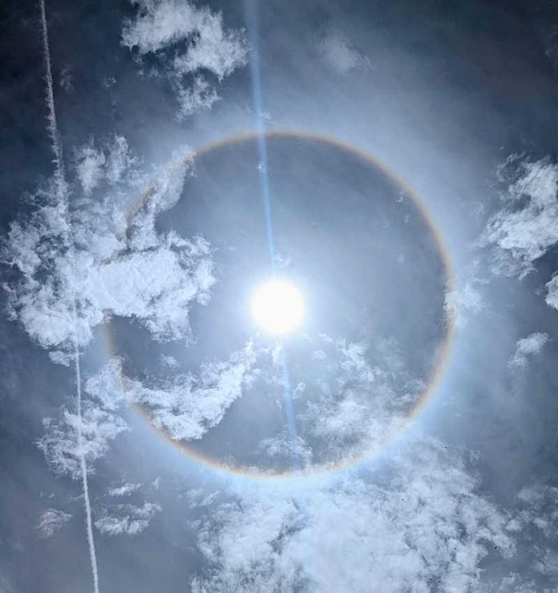 Über uns entstand ein Vollkreis-Regenbogen.