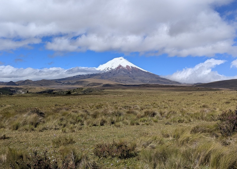 Aussicht während dem Reiten durch die Graslandschaft auf rund 3700m.ü.M.