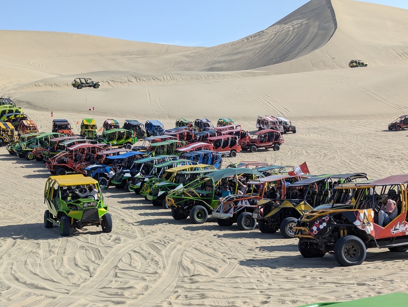 Hier kommt Mad Max Feeling auf, wenn die Umgebauten Karren mit ihren V6 oder V8 Motoren losfahren!
