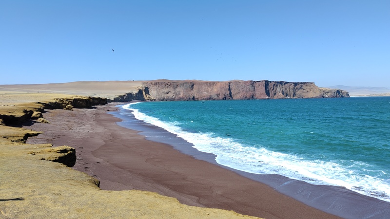 Der Red Sand Beach im Nationalpark von Paracas.