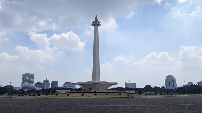Das Nationalmonument, welches auf die Unabhängigkeit von Indonesien beherbergt. Der Turm ist 132m hoch!