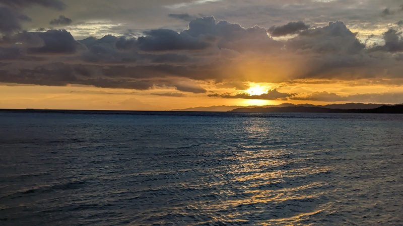 Und der Blick in die andere Richtung. Der Vorteil auf Kri ist, man hat einen super schönen Sonnenuntergang, sofern man auf der richtigen Seite steht.